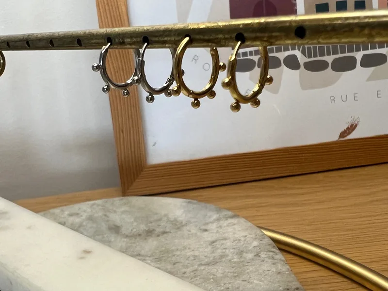 Boucles d’oreilles Baya 1cm (dorées ou argentées)