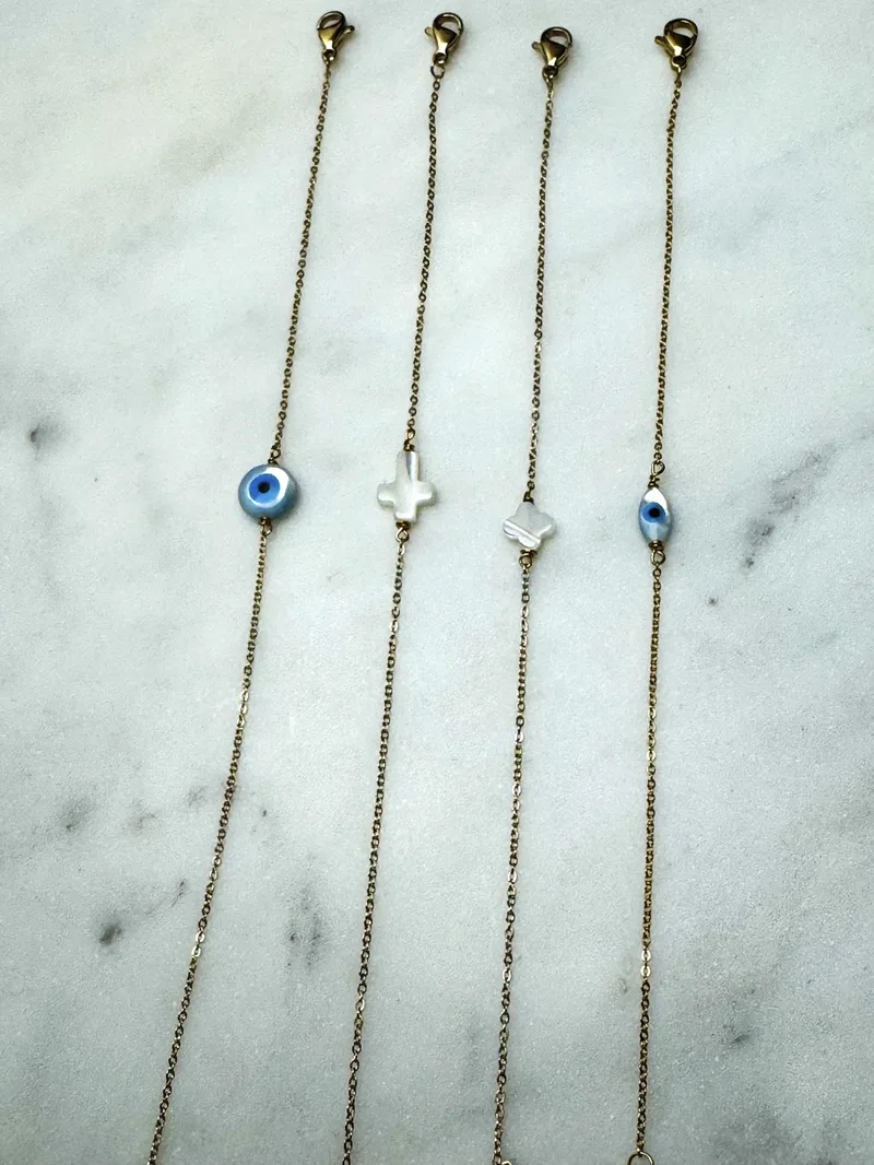 Le bracelet Melina  (croix, œil, œil long, trèfle)