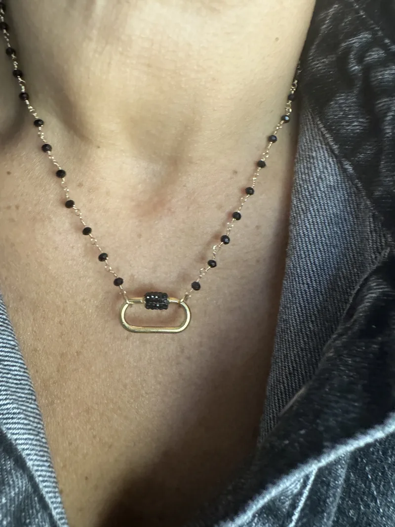 Collier Louise (noir ou blanc)