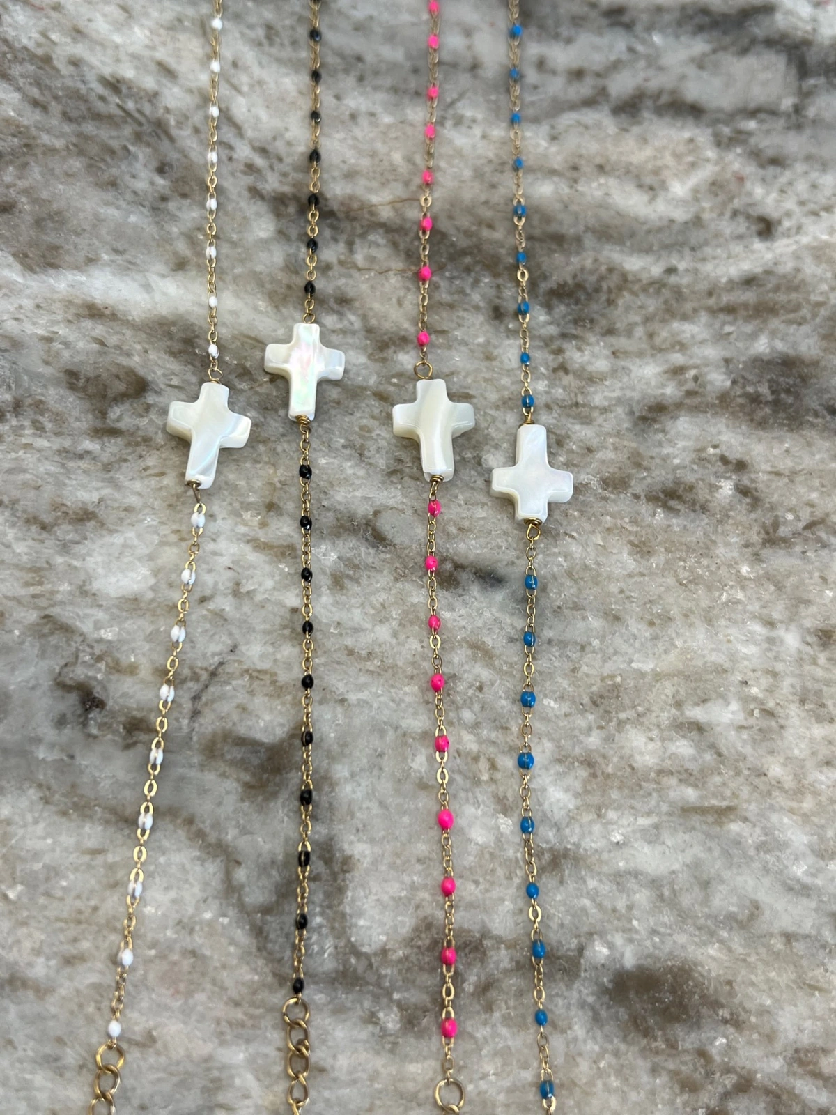 Bracelet Mona croix nacré