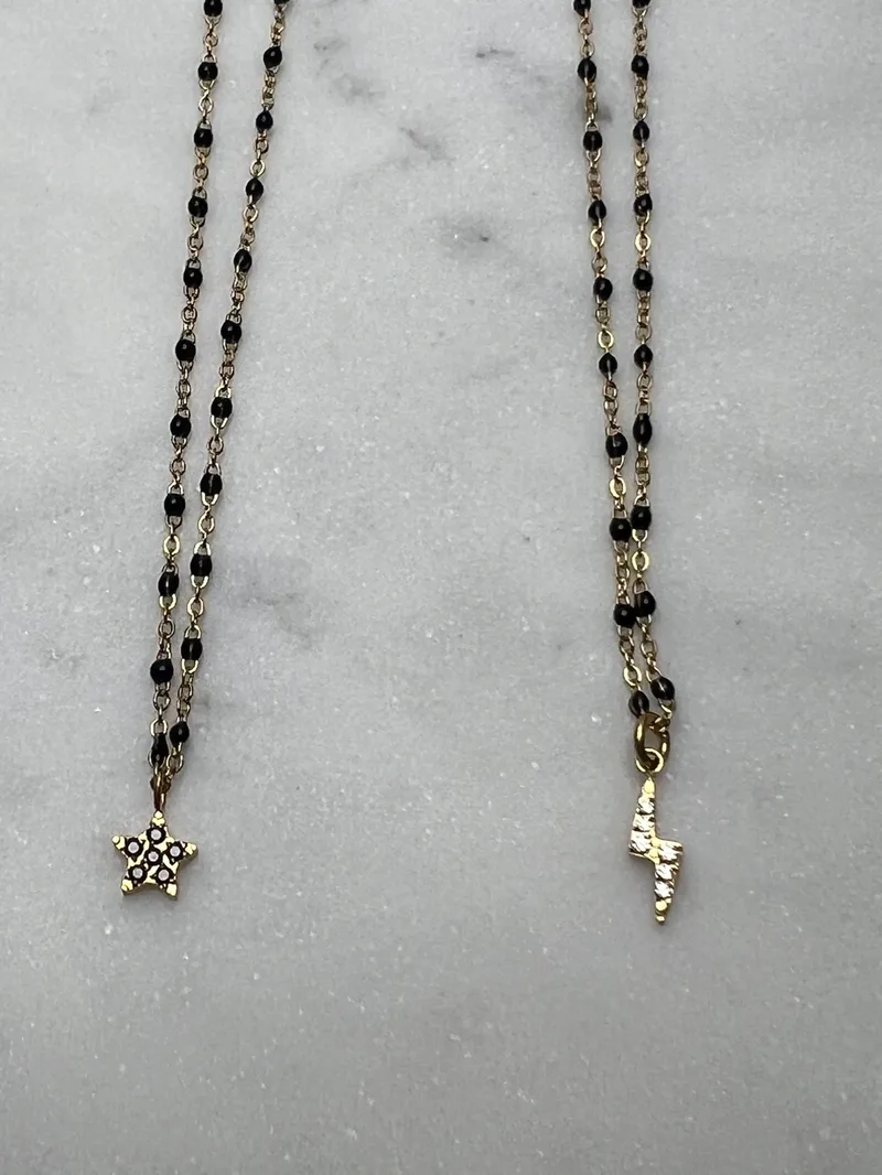 Collier Mona noir (trèfle, croix, oeil, étoile, éclair)