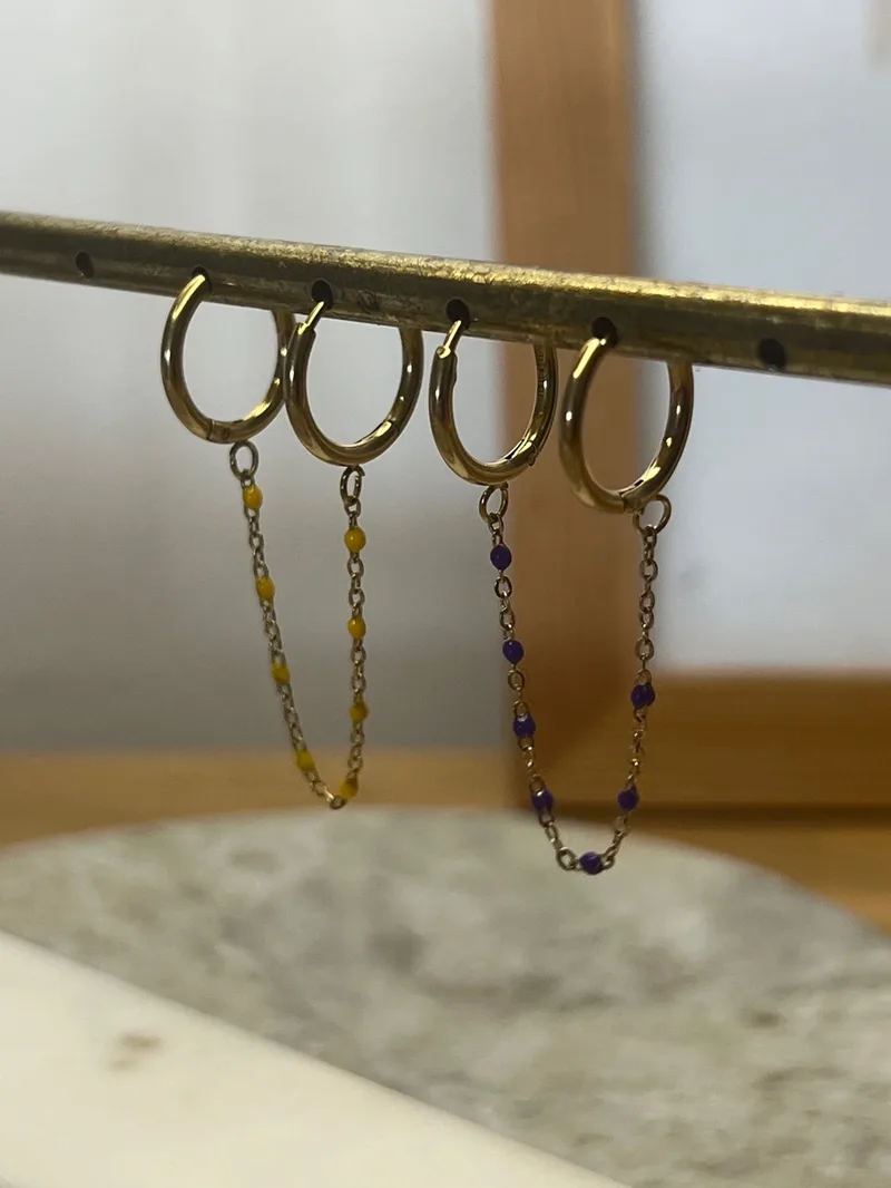 Mono boucle Céline  (blanche ,jaune ou violet)
