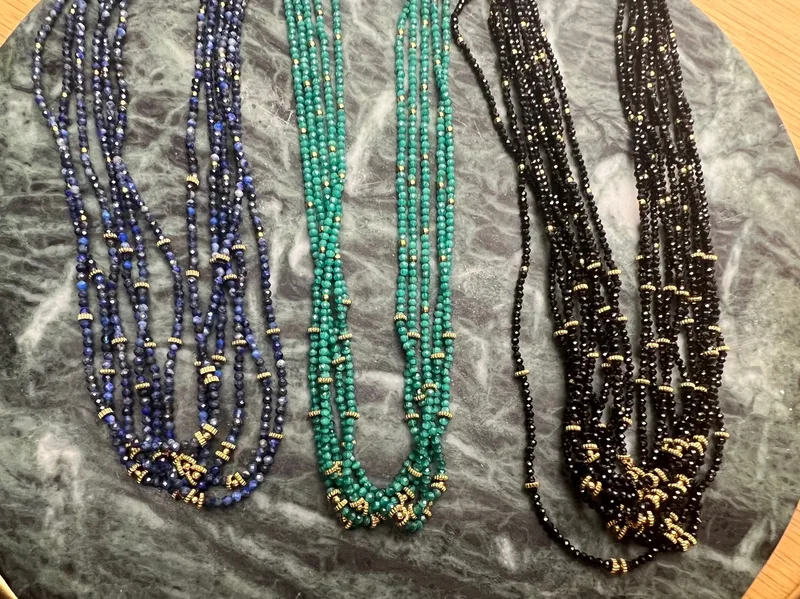 Collier Capri pierres naturelles (bleu, multi, blanc, noir, vert)