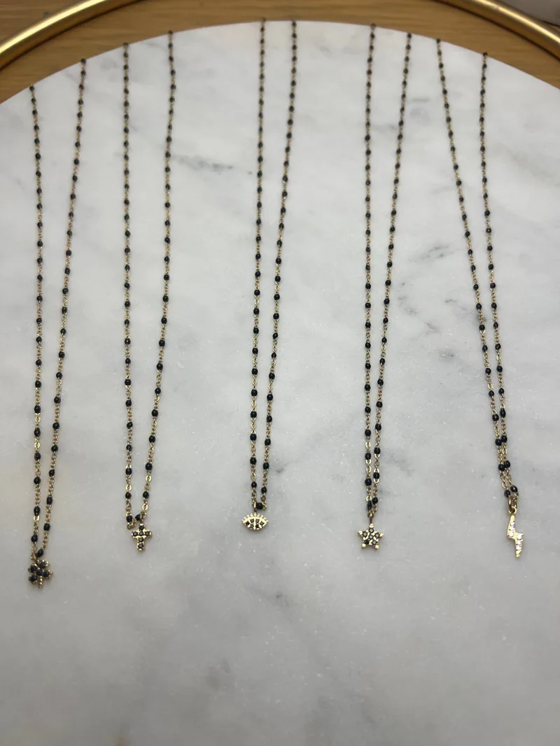 Collier Mona noir (trèfle, croix, oeil, étoile, éclair)