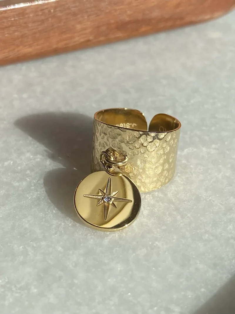 Bague ajustable dorée pampille Rose