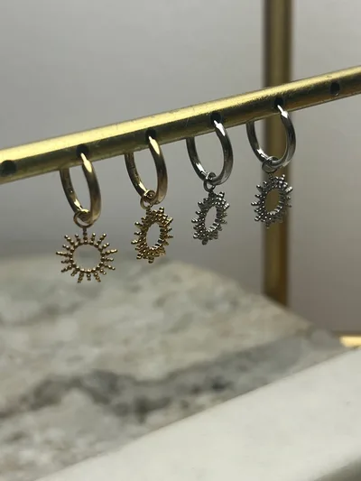 La paire de mini créoles Soleil (dorées ou argentées)