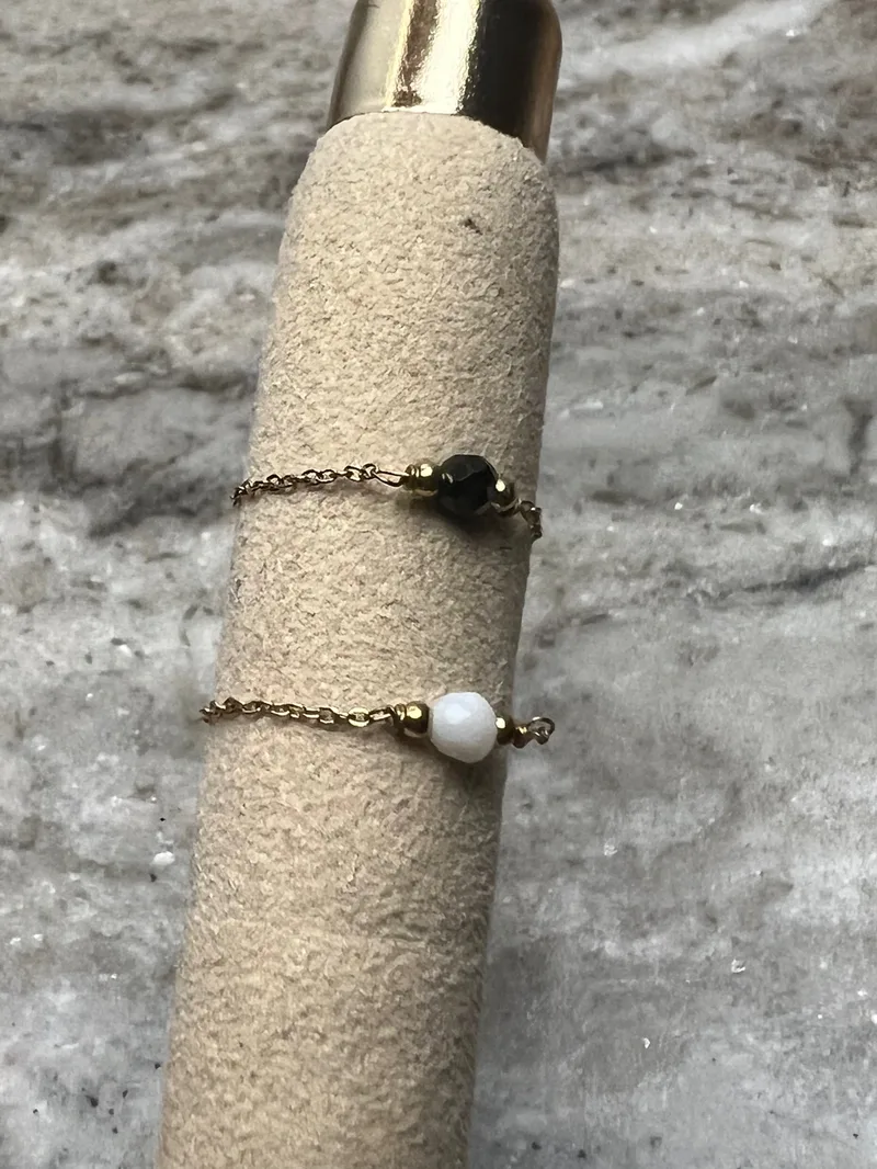 Bague ajustable chaine Zoé (blanc ou noir)