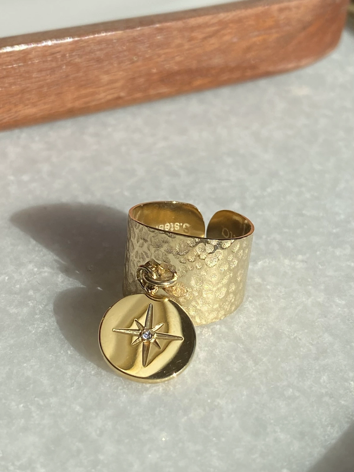 Bague ajustable dorée pampille Rose