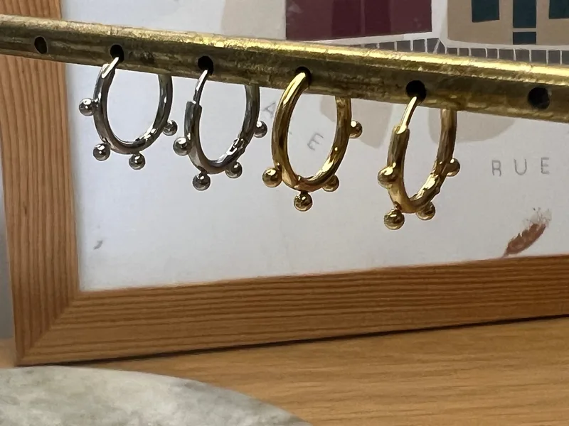 Boucles d’oreilles Baya 1cm (dorées ou argentées)
