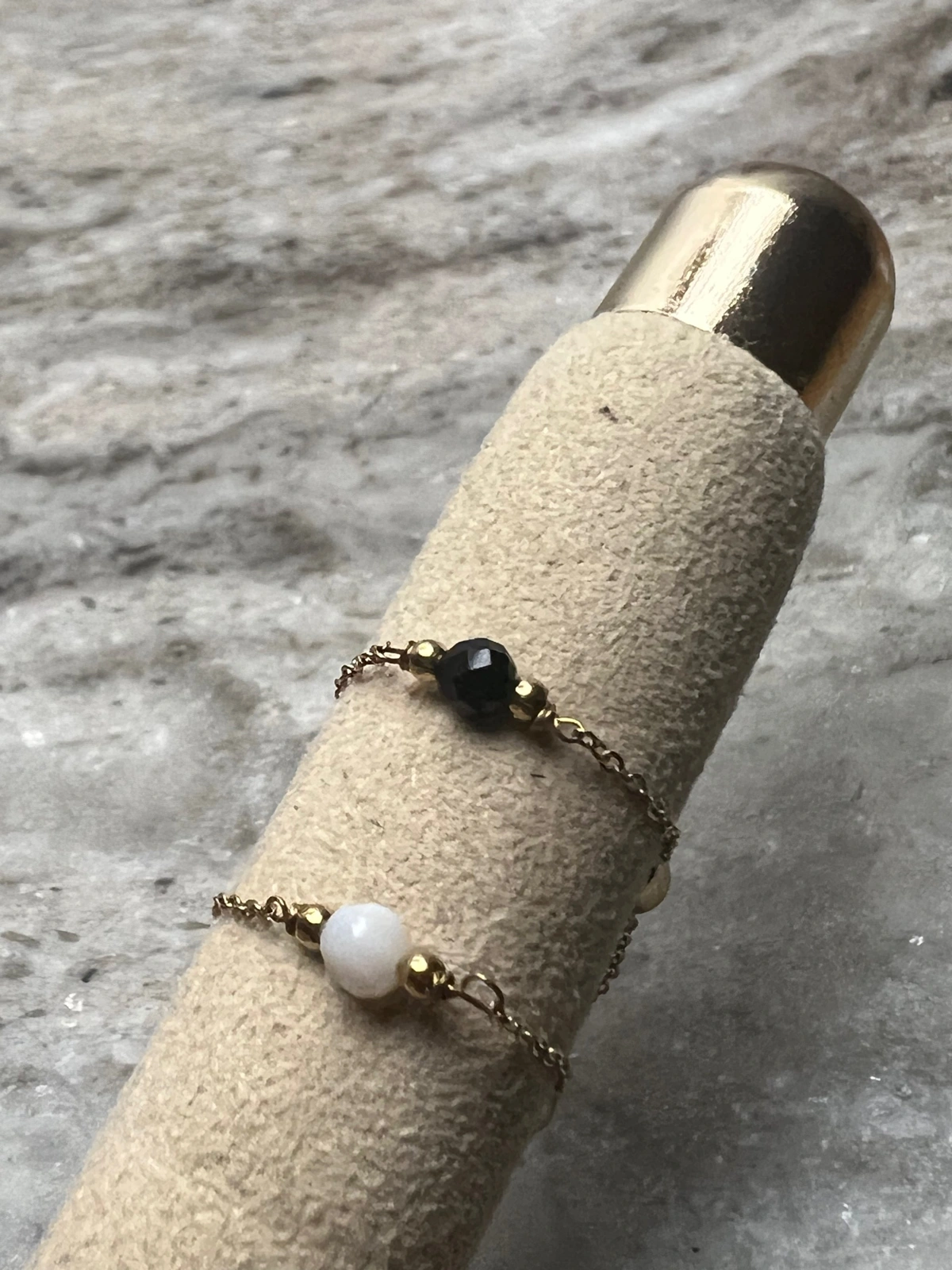 Bague ajustable chaine Zoé (blanc ou noir)