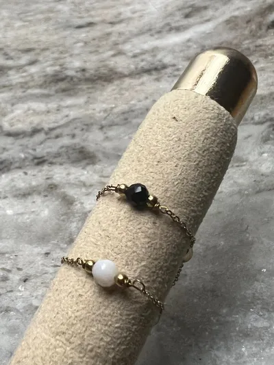Bague ajustable chaine Zoé (blanc ou noir)