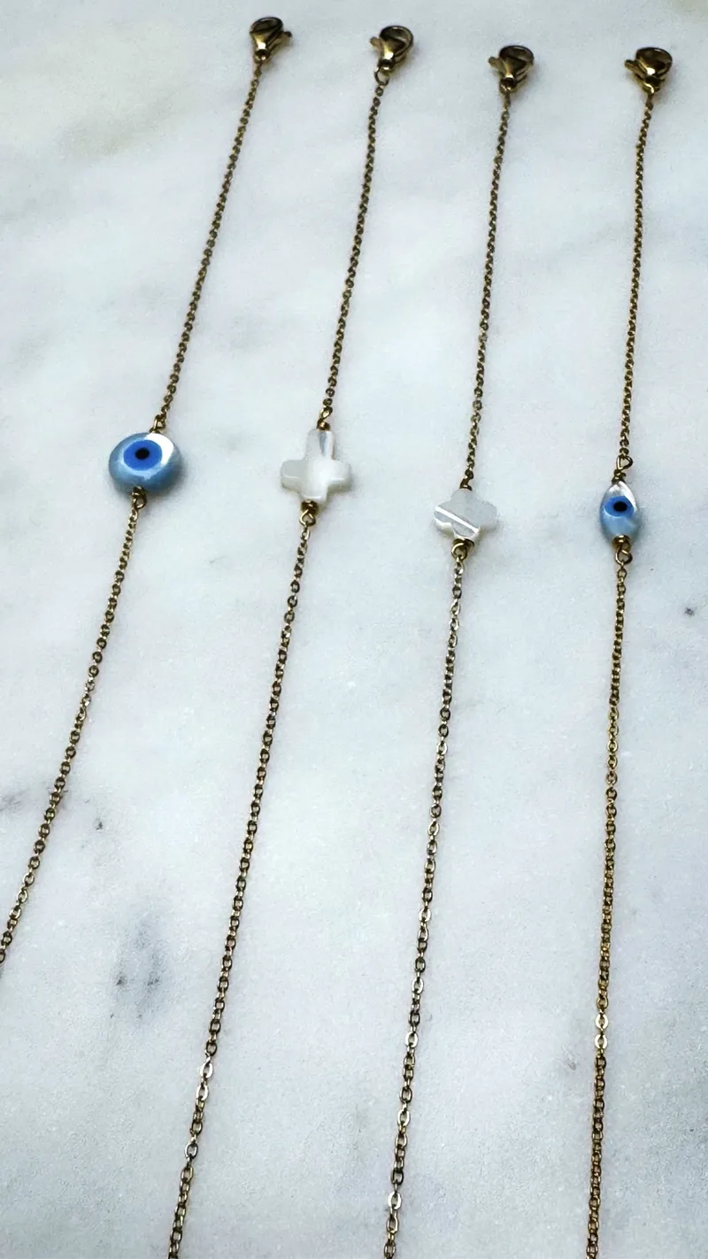Le bracelet Melina  (croix, œil, œil long, trèfle)