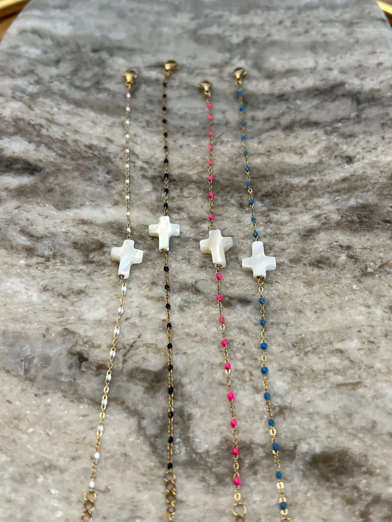 Bracelet Mona croix nacré