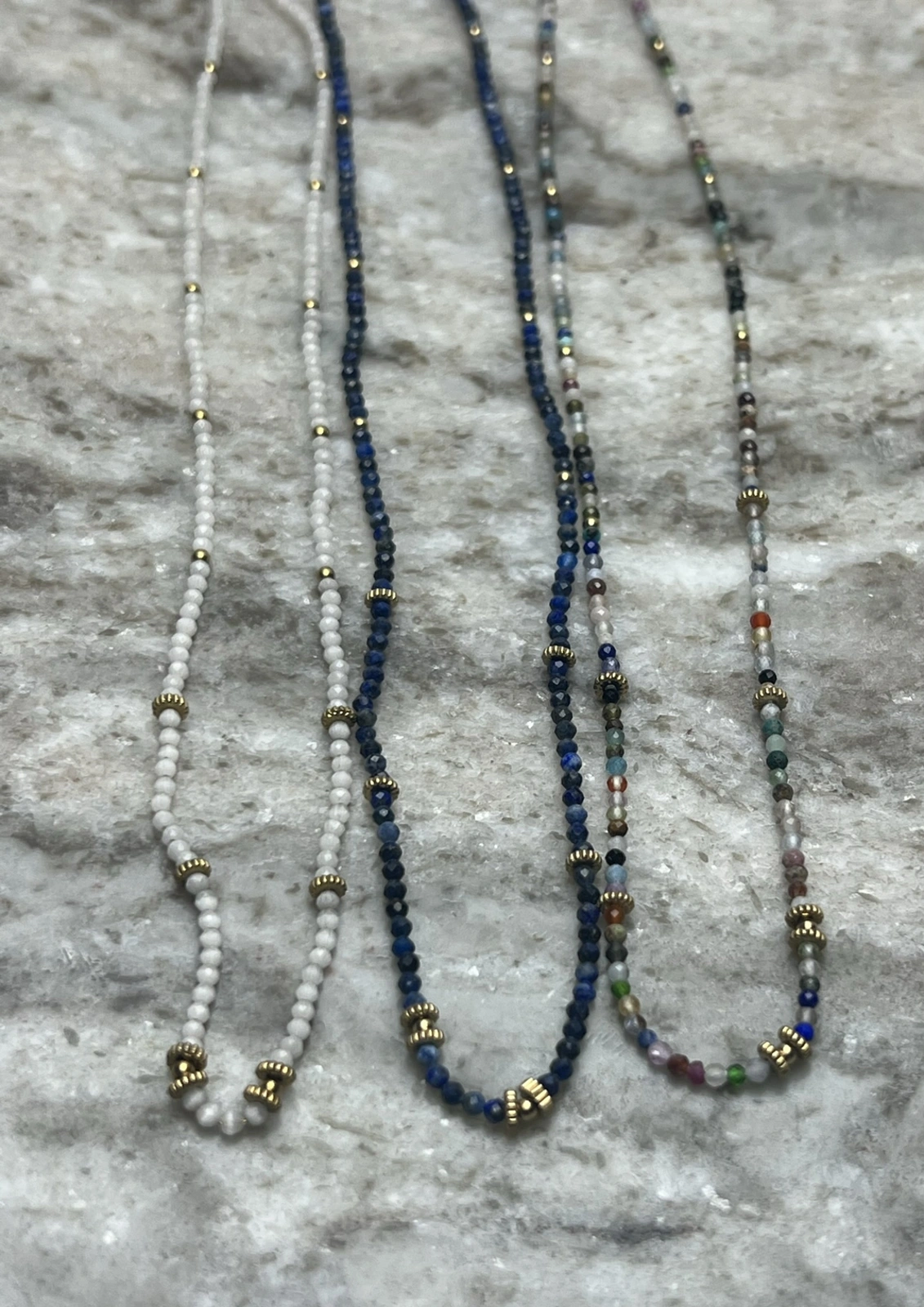 Collier Capri pierres naturelles (bleu, multi, blanc, noir, vert)