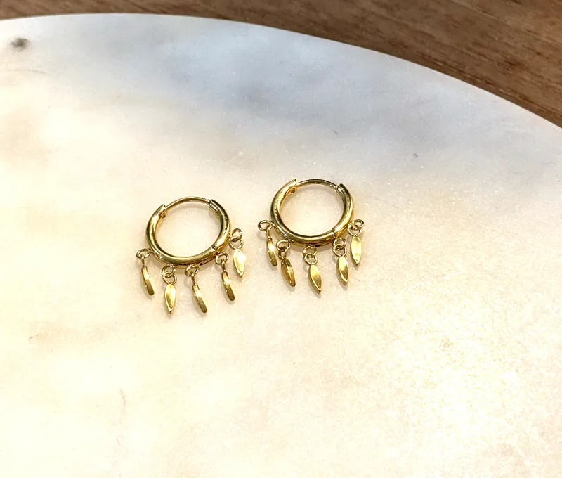 Paire de boucles d’oreilles (dorée ou argentée)